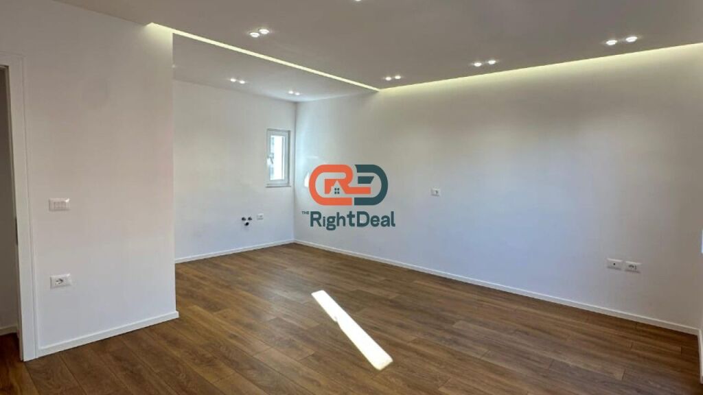 Mbrapa Fakultetit Te Shkencave, Ne Rrugen Haxhi Hysen Dalliu, Shitet Apartament 2+1, Me Lokacion Perfekt !!