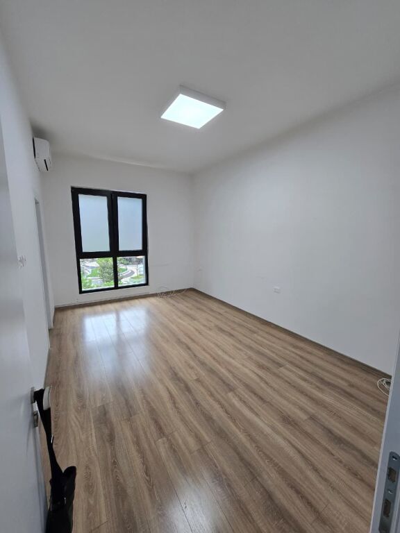 🏢 Office for Rent 2+1+2 – Square 21 Rruga e Kavajes