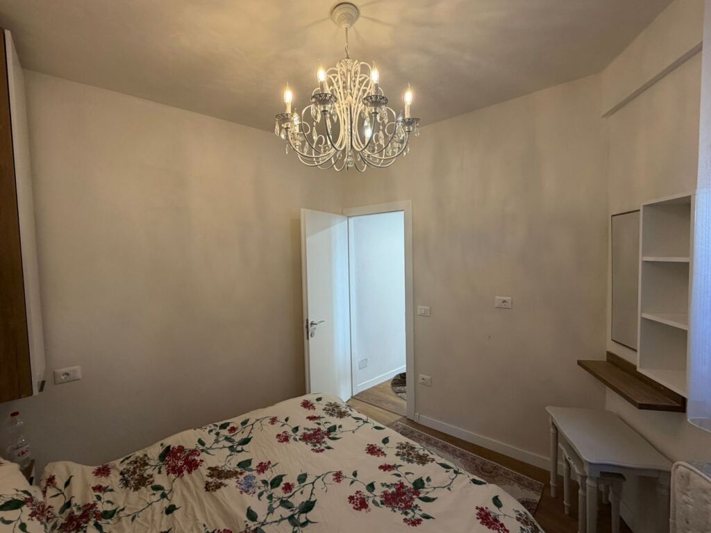 🏢Perballe Martenitetit te Ri,Rr.Sitki Cico jepet me qera apartament 1+1, i mobiluar 50,000 Leke