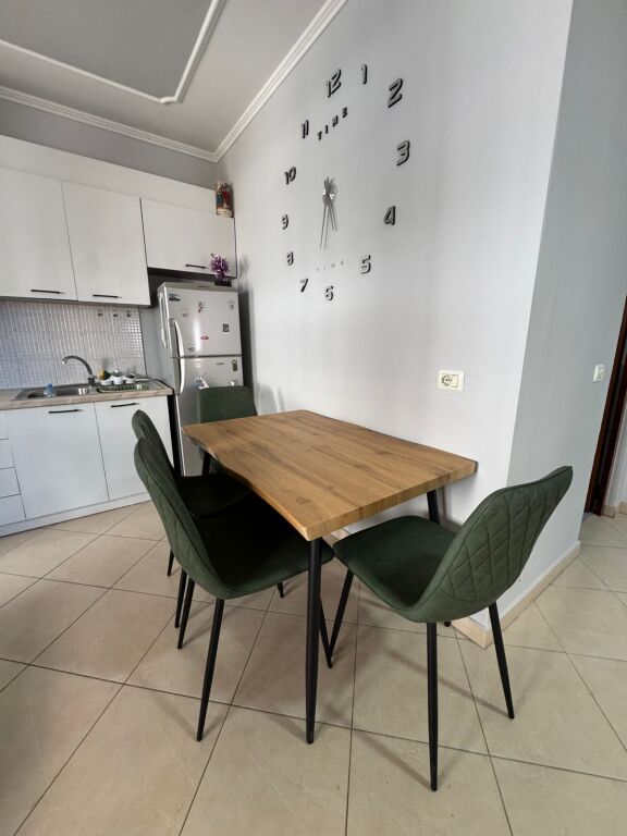 Apartament 2+1 me qira tek Shkolla E Kuqe