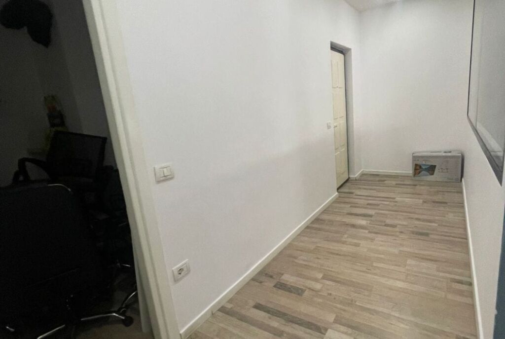 Office for Rent 2+1 Near Willson Square (ID BZ2656) Tirana