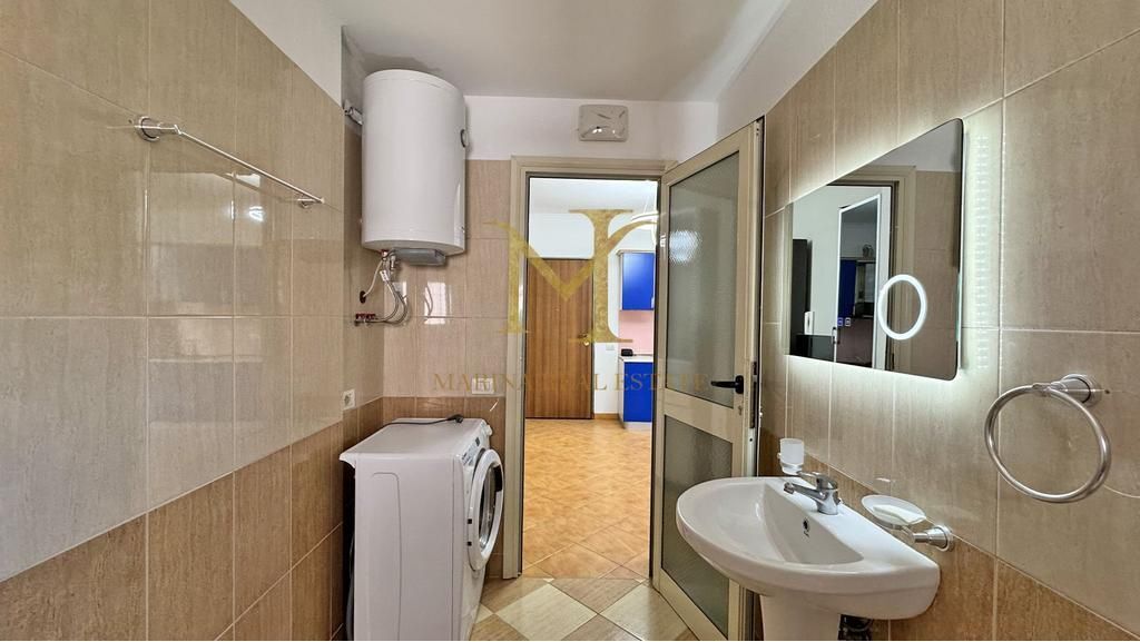 Shitet apartament 1+1. Kati 4, pa ashensor. Shkembi Kavajes, afer Bonita