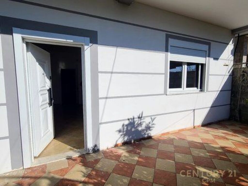 VENDESI PRIVATO CON CORTILE IN VENDITA A VORE