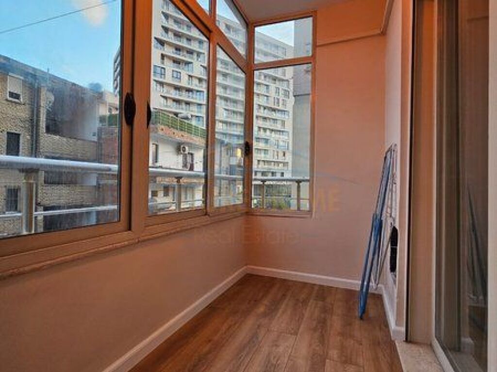 In vendita, Appartamento 1+1, Via Mine Peza, Tirana