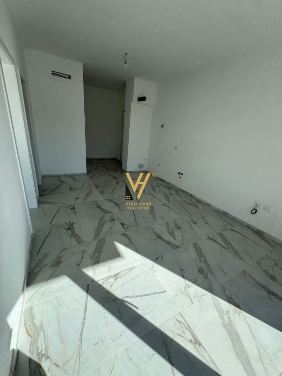 OFFICE 65 M2 FOR RENT ON DRITAN HOXHA STREET, AURA COMPLEX 50,000 LEKE