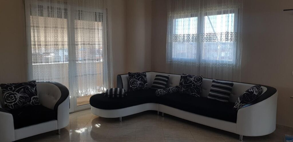 Apartament 1+1 per qera Pediatria !