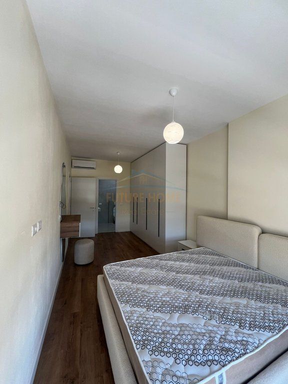 Jepet me Qera Apartament 2+1+2+Post në Rrugen 5 Maj.