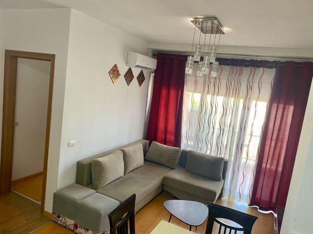 🏢Xhamllik,prane Supermarket Spar jepet me qera apartament 1+1,i mobiluar 50,000Leke