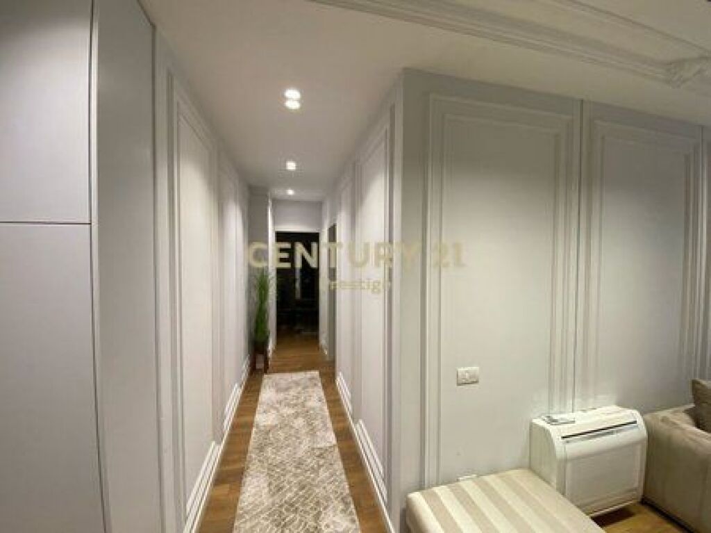 APARTMENT 2+1+2 FOR RENT, BARRICADES STREET, TIRANA!