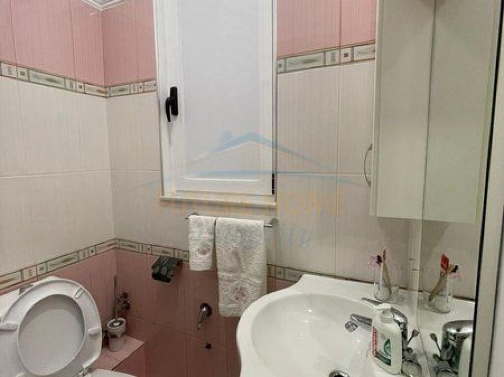 Shitet, Apartament 3+1+2, Fresk, Tiranë.