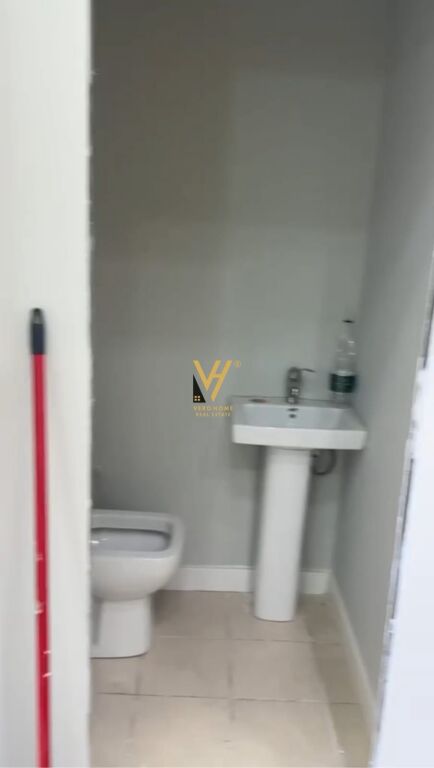 SHITET DYQAN 24 M2 TE RRUGA E BARRIKADAVE 165.000 EURO