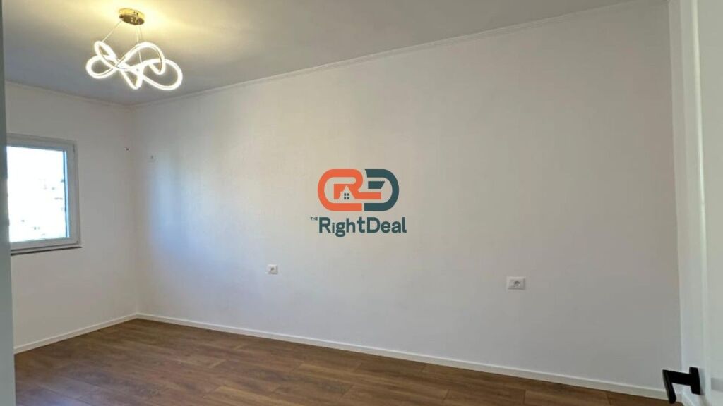 Mbrapa Fakultetit Te Shkencave, Ne Rrugen Haxhi Hysen Dalliu, Shitet Apartament 2+1, Me Lokacion Perfekt !!