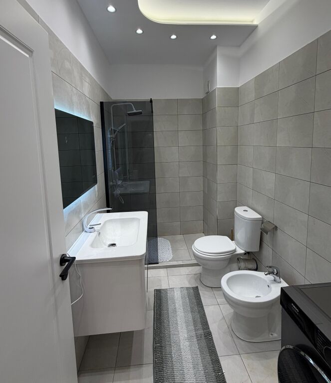 🏡 Shitet Apartament 2+1 – Golden Park