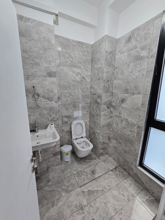 🏢 Office for Rent 2+1+2 – Square 21 Rruga e Kavajes