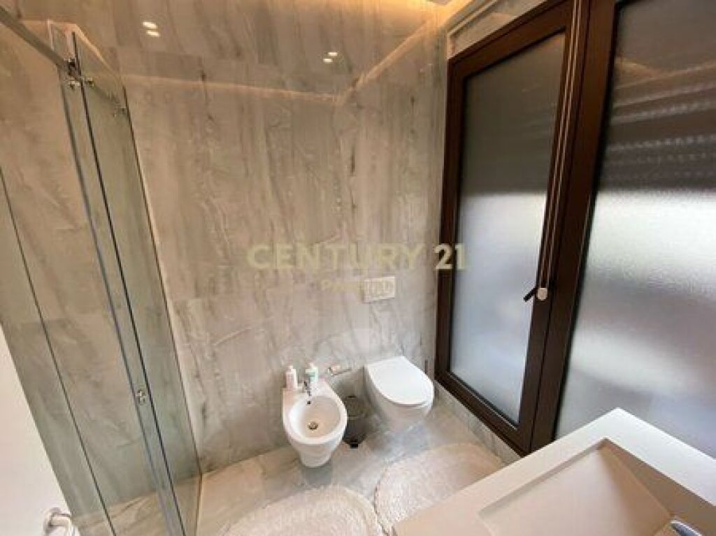 APARTMENT 2+1+2 FOR RENT, BARRICADES STREET, TIRANA!