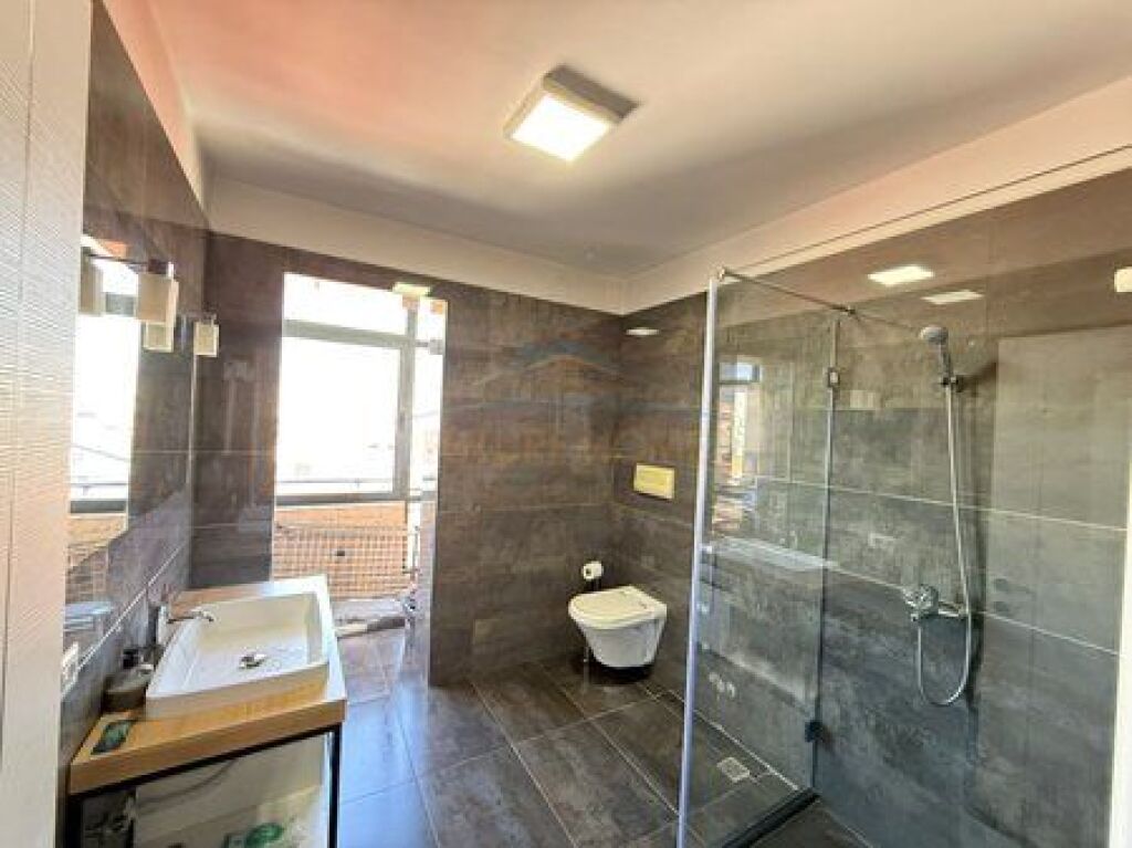 Shitet, Apartament 2+1+2, Selite