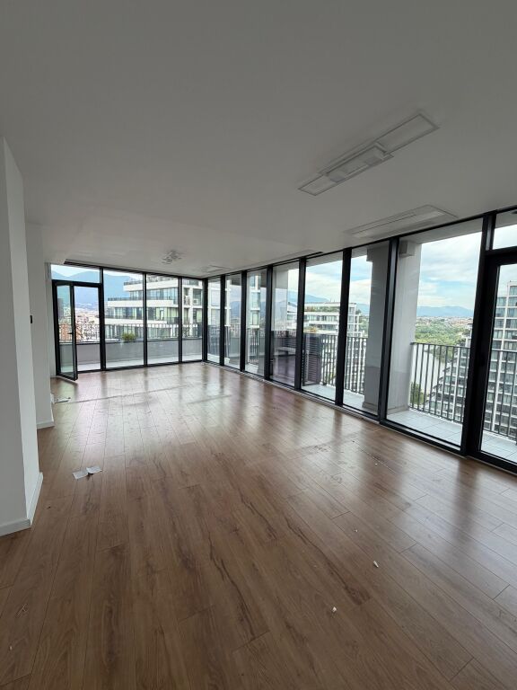 Office for rent, 4 work environments and 2 toilets for rent vacant, LakeView Residence