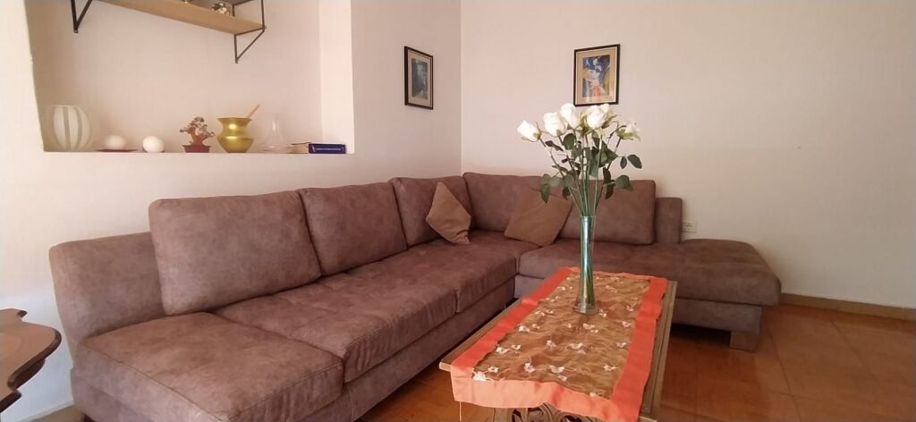 🏢Nella zona di Vasil Shanto, Via Viktor Eftemiu, si affitta appartamento 1+1+zona cucina, arredato. 45.000 Leke