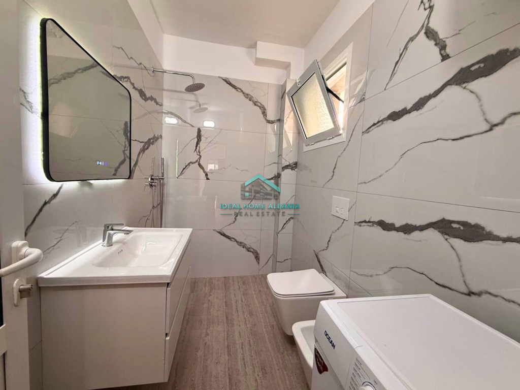 Shitet Apartament 2+1+2 – Lungomare, Vlorë