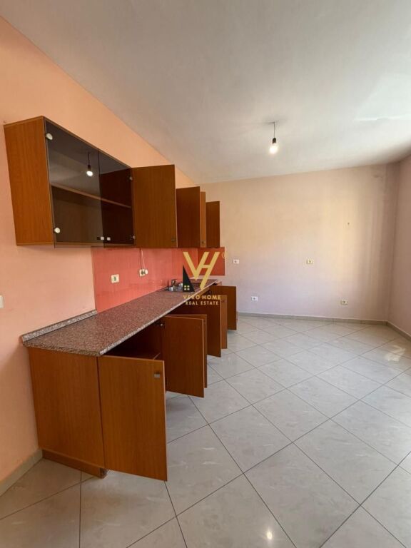 SHITET APARTAMENT 2+1+2+BLK TE KOMUNA E PARISIT 250.000 EURO