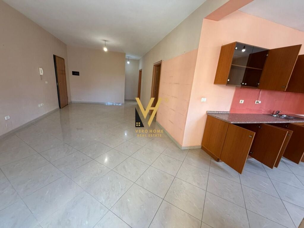 SHITET APARTAMENT 2+1+2+BLK TE KOMUNA E PARISIT 250.000 EURO