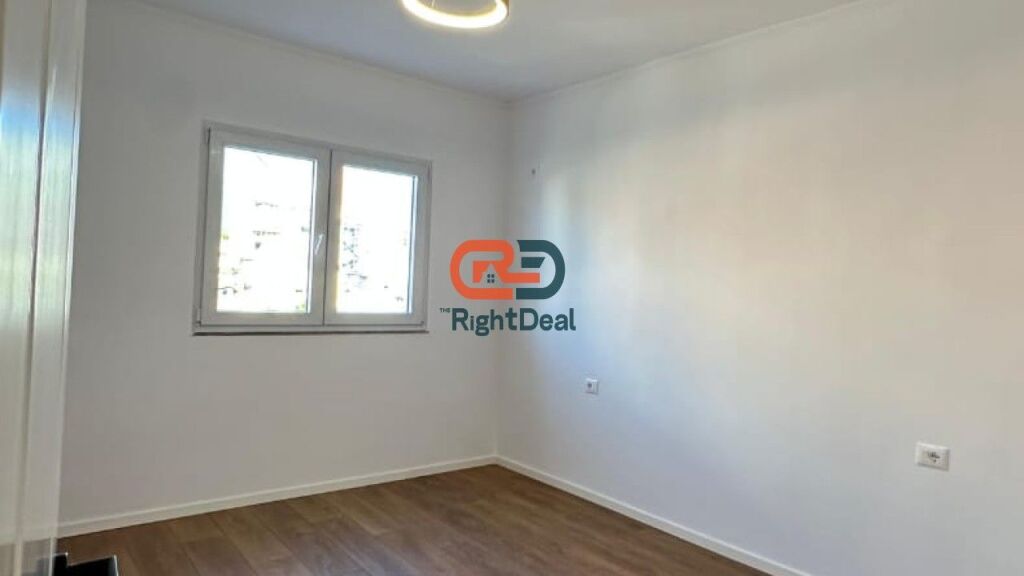 Mbrapa Fakultetit Te Shkencave, Ne Rrugen Haxhi Hysen Dalliu, Shitet Apartament 2+1, Me Lokacion Perfekt !!