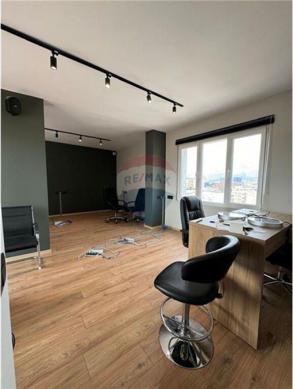 OFFICE SPACE FOR RENT!