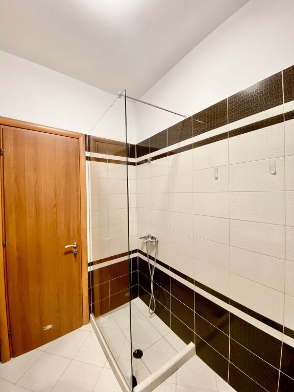 Appartamento disponibile 1+1 con vista mare Vlora
