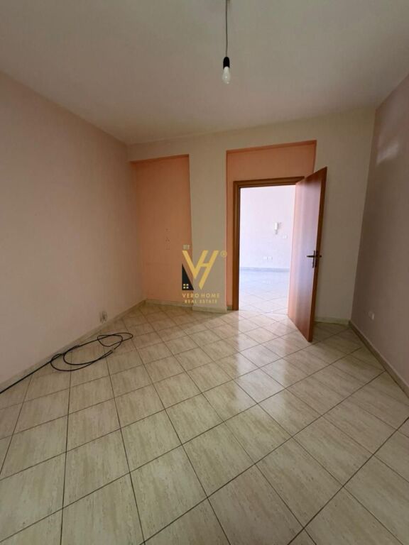 SHITET APARTAMENT 2+1+2+BLK TE KOMUNA E PARISIT 250.000 EURO