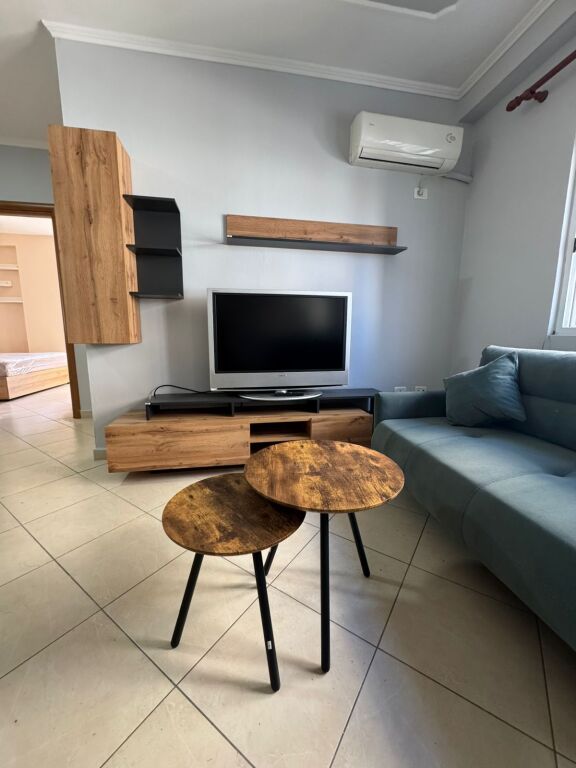 Apartament 2+1 me qira tek Shkolla E Kuqe