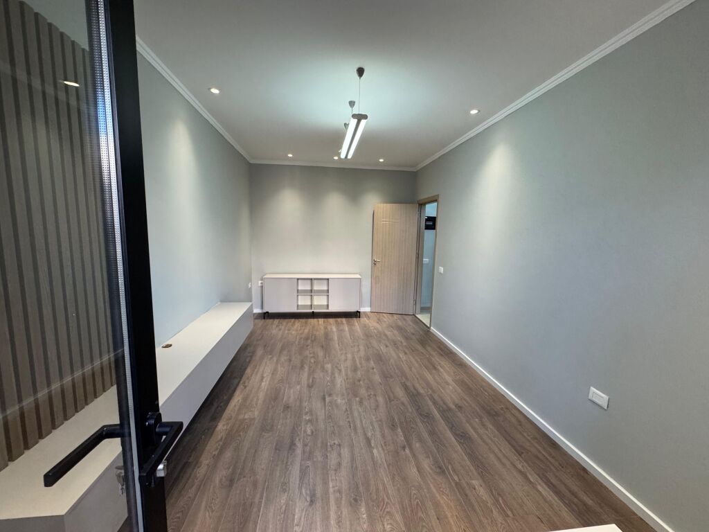 Office for rent in Bllok!