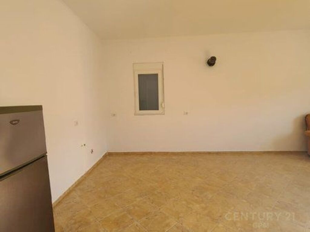 VENDESI PRIVATO CON CORTILE IN VENDITA A VORE