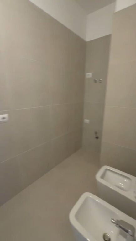 Rent | Ambjent Biznesi | Rruga e Barrikadave | 750 €/month