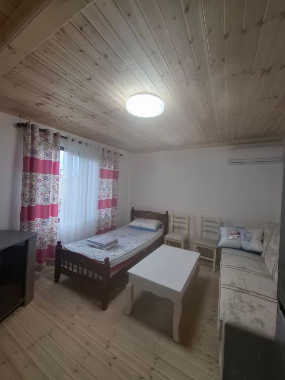 Monolocale/Casa in affitto 290Lek (mai abitato prima) - Q.Studenti, Scuola Bashkim Fino
