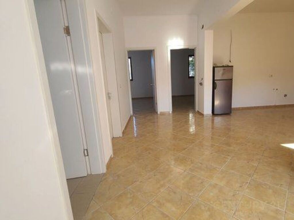 VENDESI PRIVATO CON CORTILE IN VENDITA A VORE