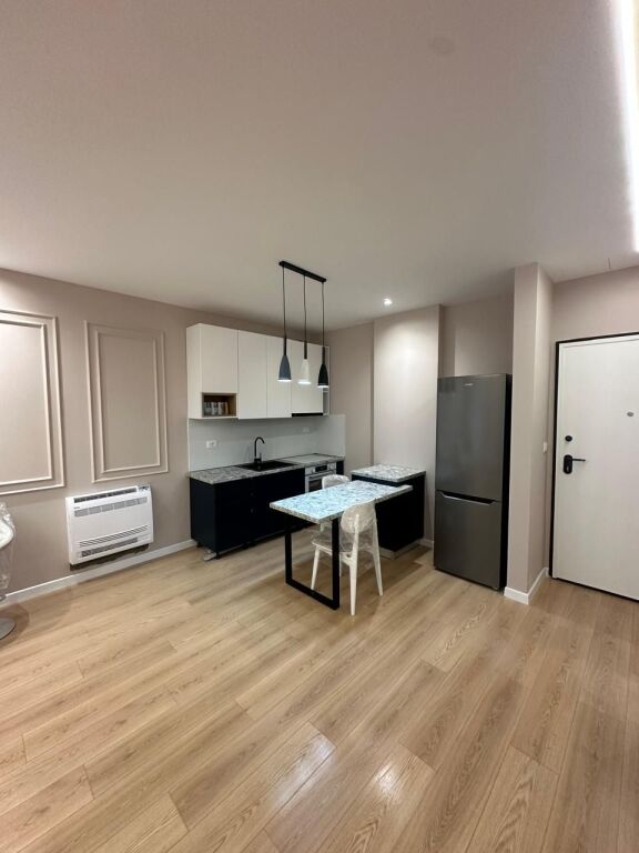 Jepet me qira apartament 1+1 te Univers City!