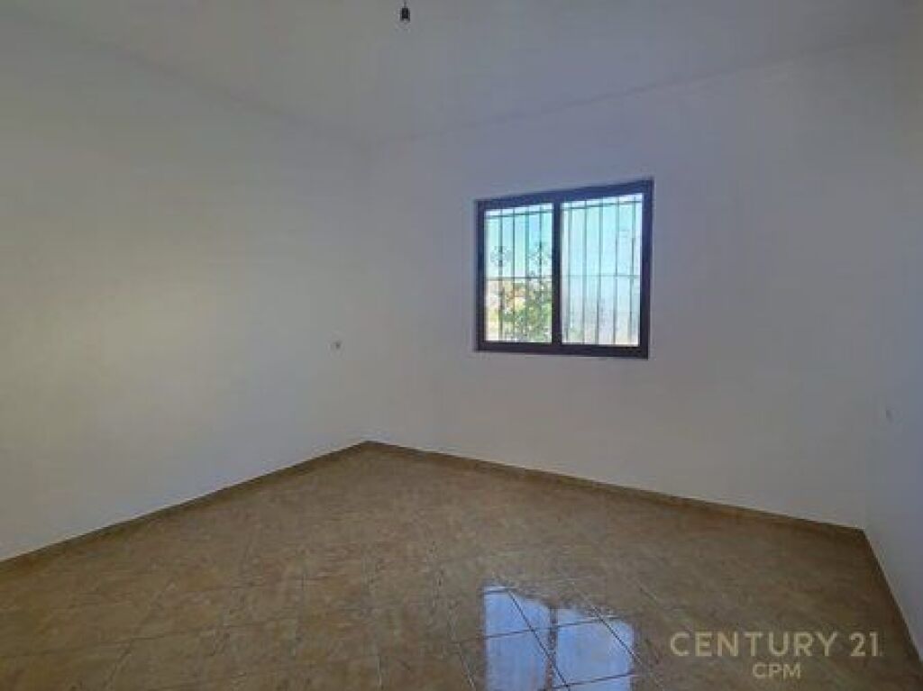 VENDESI PRIVATO CON CORTILE IN VENDITA A VORE