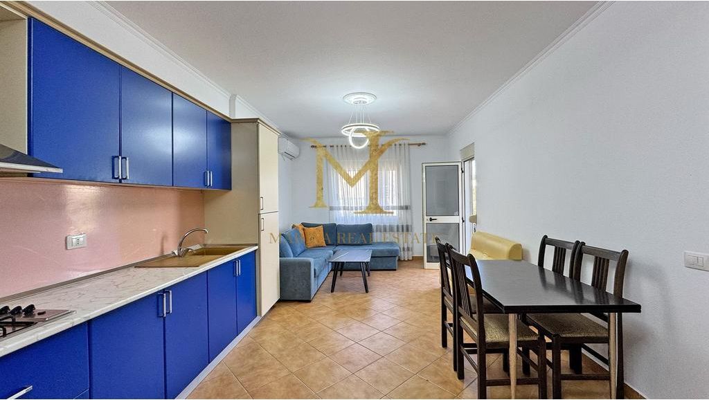 Shitet apartament 1+1. Kati 4, pa ashensor. Shkembi Kavajes, afer Bonita