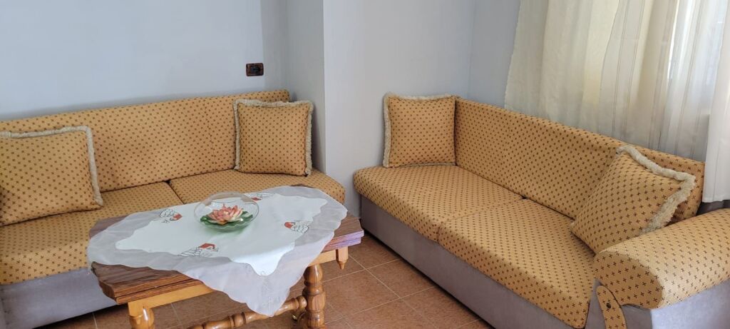 Qera | Shtëpi private 1 + 1 | Rruga e Dibrës | 350 €/muaj