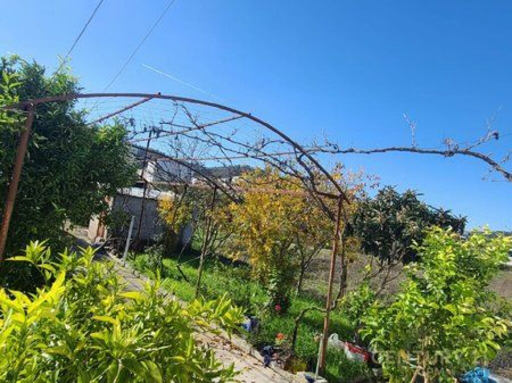 VENDESI PRIVATO CON CORTILE IN VENDITA A VORE