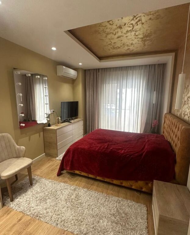 Astir, jepet me qera apartament 2+1+2 i arreduar modern.