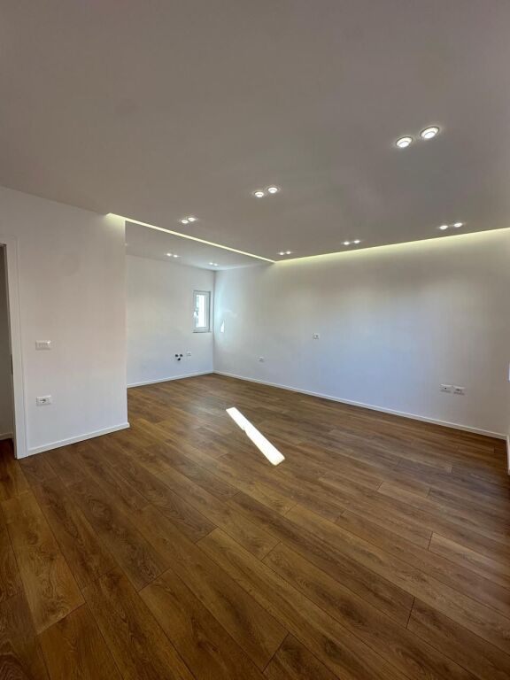 APARTAMENT NE SHITJE