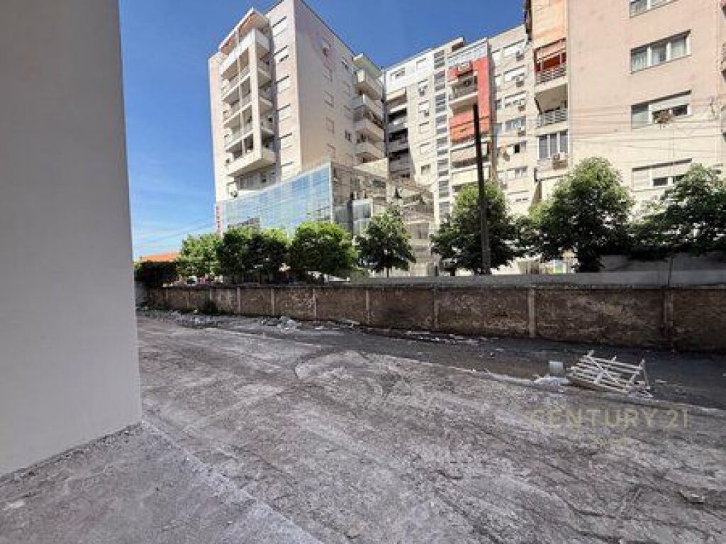Ambjent Komercial në shitje te "Tirana New Entry 2" ne zonen e Ish Doganes!!