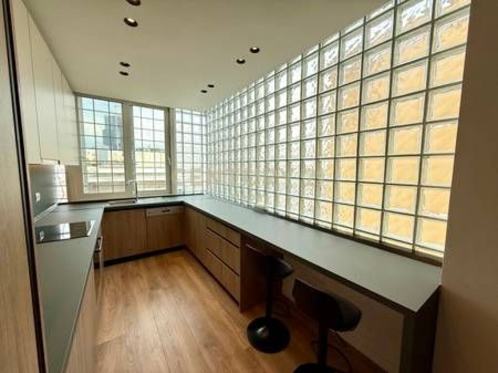 RENT, APARTMENT 3+1+2 + STORAGE, KAVAJES STREET!