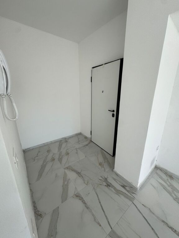 📢 Jepet me qera zyrë 1+1  📍 Zogu i Zi💶 50,000 lekë/muaj
