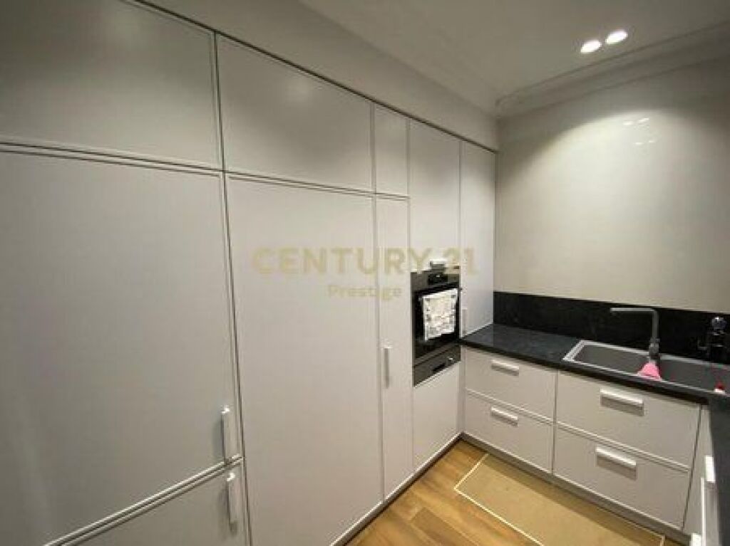 APARTMENT 2+1+2 FOR RENT, BARRICADES STREET, TIRANA!