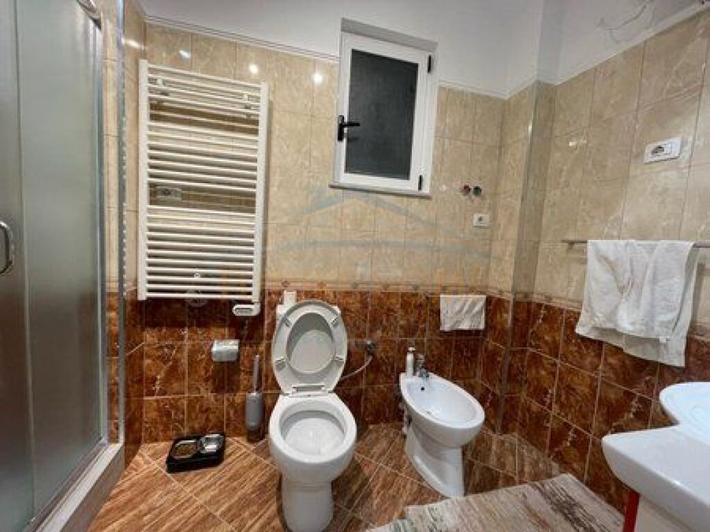Shitet, Apartament 3+1+2, Fresk, Tiranë.