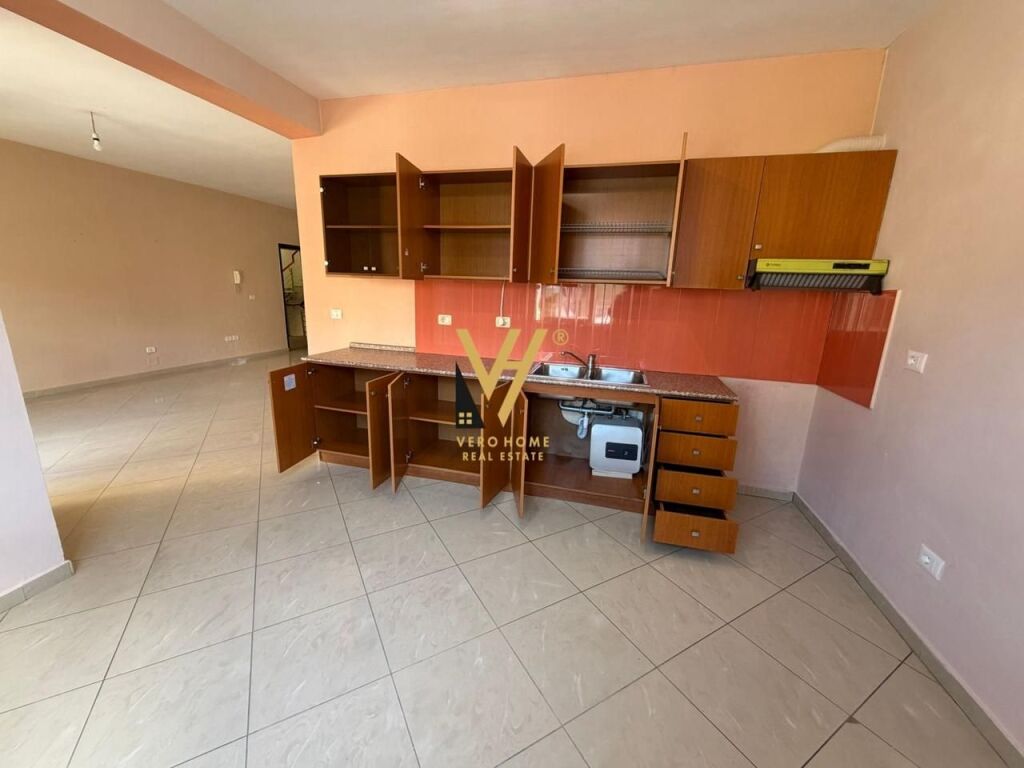 SHITET APARTAMENT 2+1+2+BLK TE KOMUNA E PARISIT 250.000 EURO