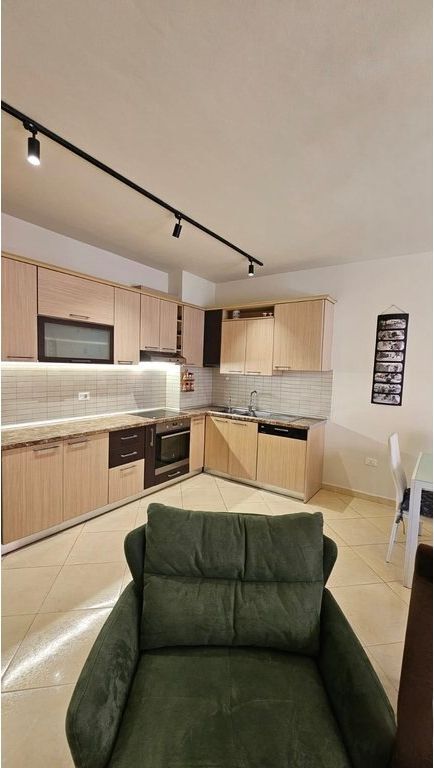 Apartament 2+1 per qira tek Kompleksi Delijorgji!