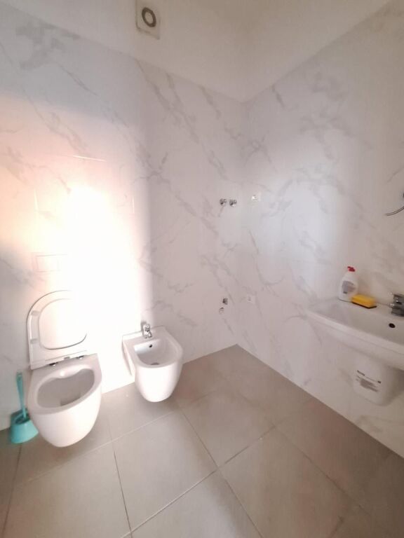 APARTAMENT NE SHITJE 1+1 TE RRUGA E KOSOVAREVE